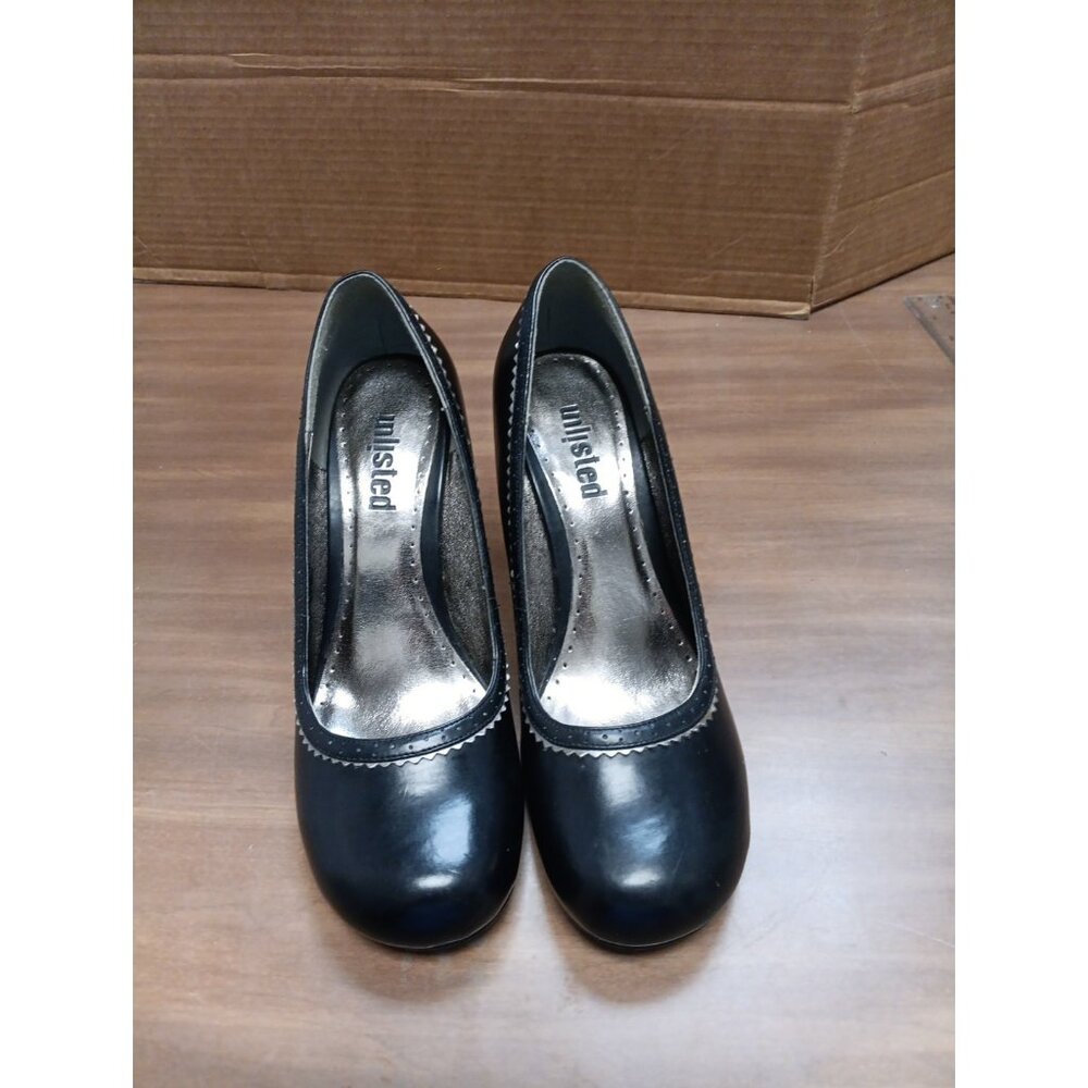 vtg Unlisted shoes size 8.5M black Patent pumps EC man made materials